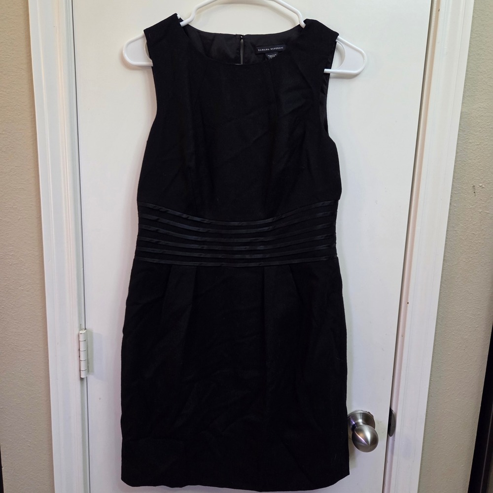 Banana Republic Black Wool Silk Trim Sheath Dress Petite 6P Sleeveless LBD